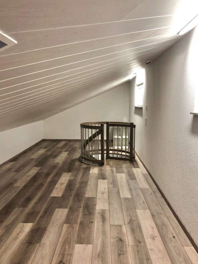 Dachboden mit Wendeltreppe
